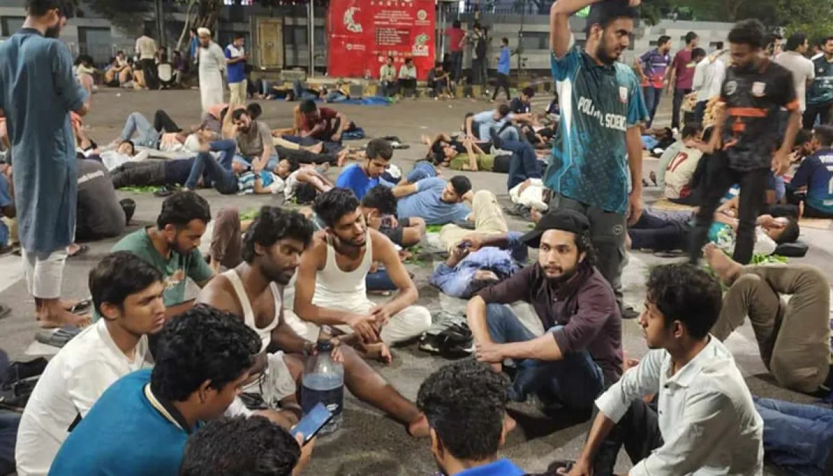Job teachers and students spend the night on the streets demanding 3 points