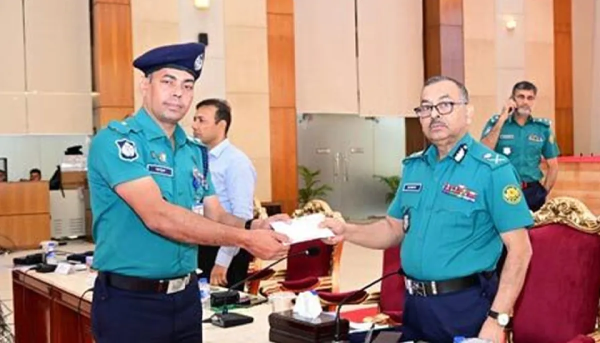 Police team receives 1 lakh taka reward for arresting samya murder suspect