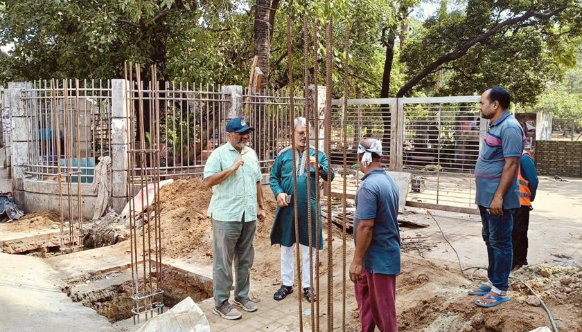 ক্যাম্পাসের নিরাপত্তা নিশ্চিতে কাজের অগ্রগতি পরিদর্শনে ঢাবি উপাচার্য | বিশ্ববিদ্যালয় নিউজ 