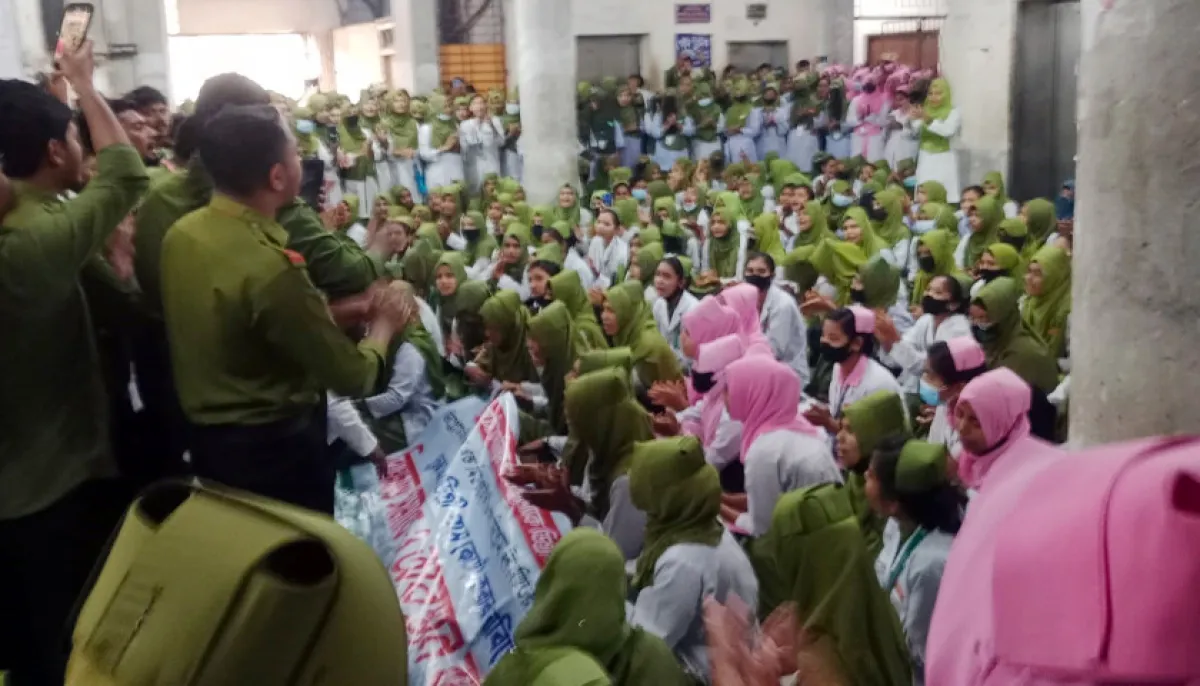 Nursing students protest by blocking nurses station