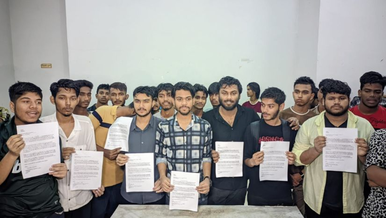 শীর্ষ নেতাদের দুর্নীতিতে কমিটির ১৬ জনের পদত্যাগ | বিবিধ নিউজ 