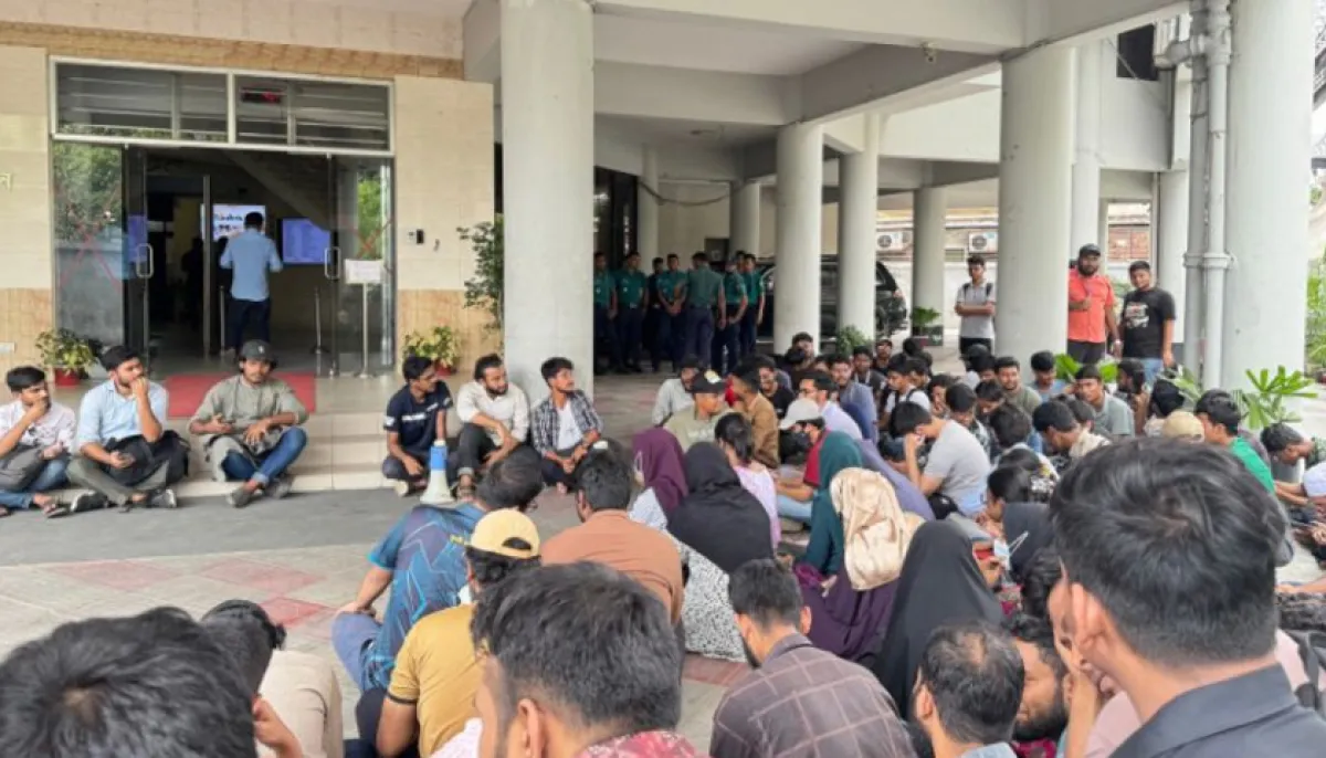 Students position before ugc demanding university name change