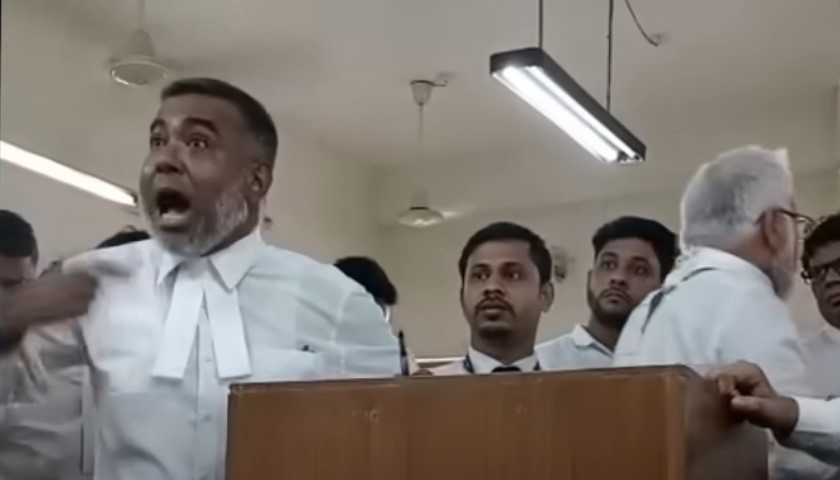 এজলাসের ভিডিও ভাইরাল, আইনজীবী ফোরামের বক্তব্যের নানা প্রতিক্রিয়া | বিবিধ নিউজ 