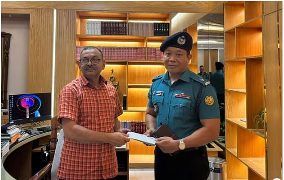 ‘মব’ ঠেকিয়ে পুরস্কৃত ধানমন্ডি থানার ওসি | বিবিধ নিউজ 