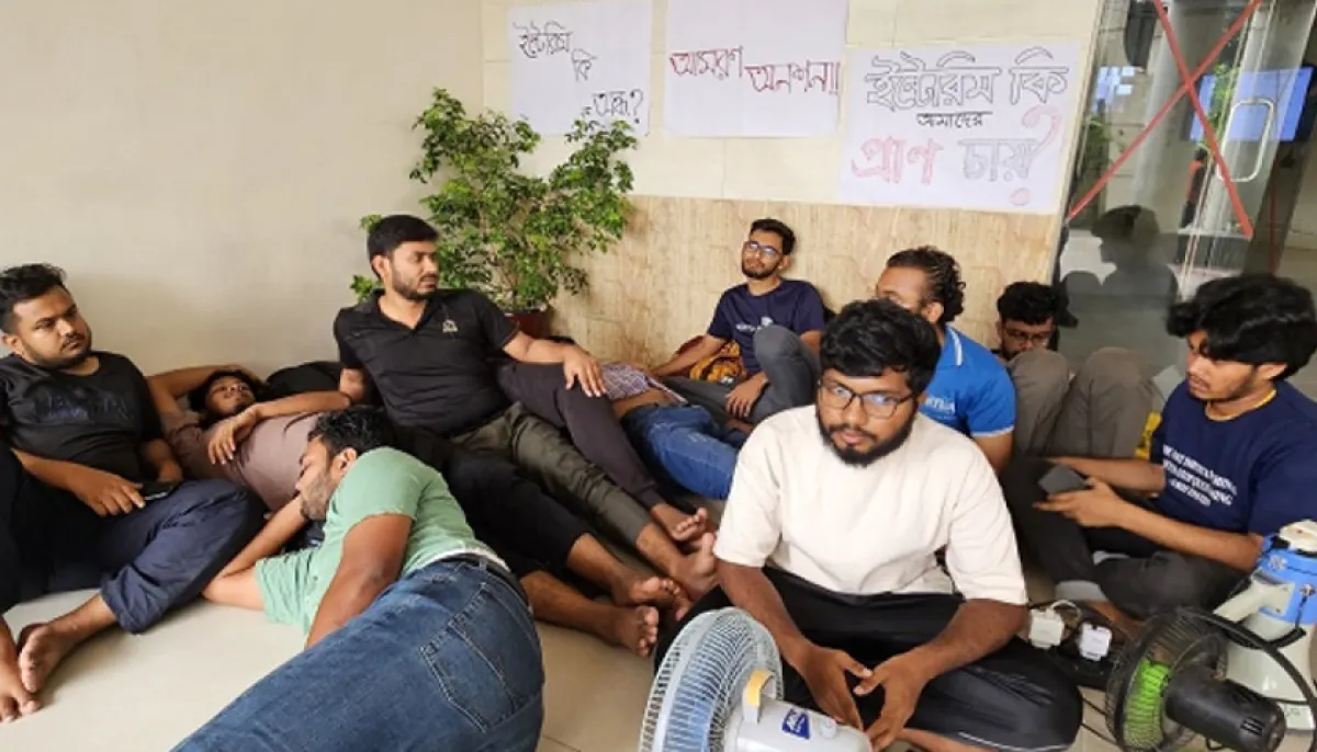 Digital university students on hunger strike for 25 hours