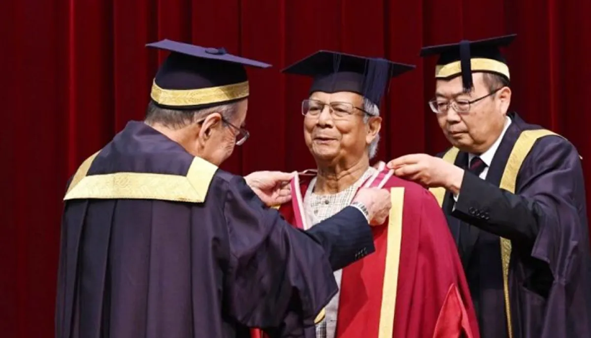 Prof yunus conferred honorary doctorate degree by japans soka university