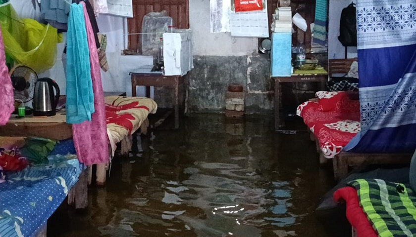 বৃষ্টিতে জলাবদ্ধ কুমিল্লা ভিক্টোরিয়া কলেজ | কলেজ নিউজ 