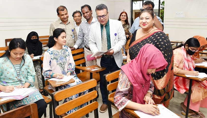 জাতীয় বিশ্ববিদ্যালয়ের ভর্তি পরীক্ষার কেন্দ্র পরিদর্শনে উপাচার্য | পরীক্ষা নিউজ 