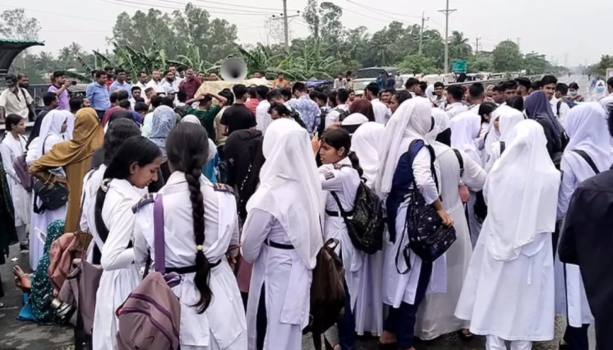 Highway blockade student protest in gazipur