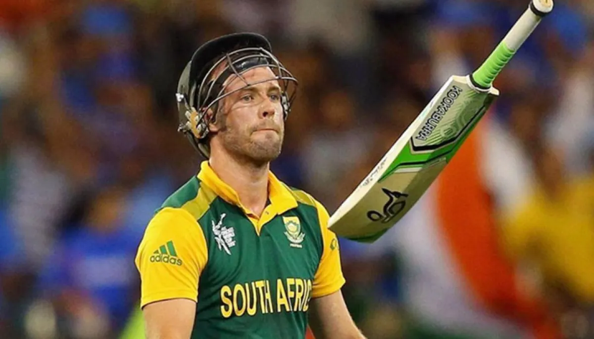 Maxwell announces retirement