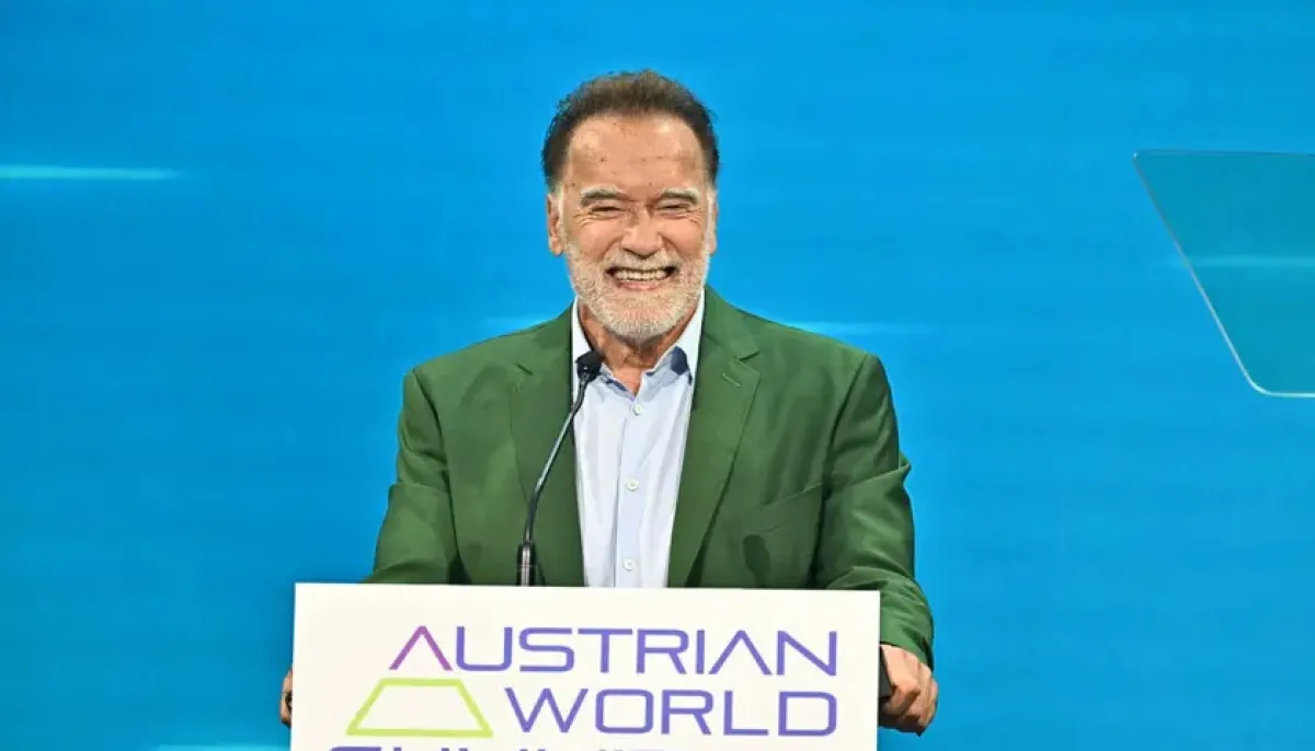 Schwarzenegger surprises vienna metro users with climate message