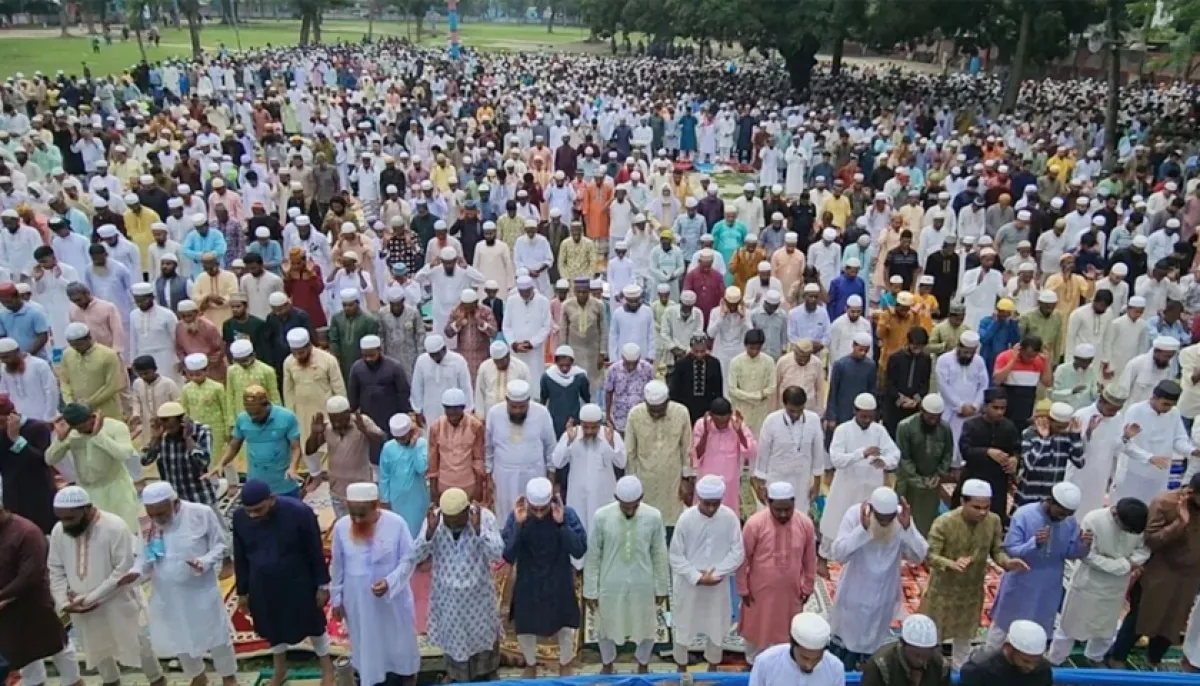 198th eid ul azhar congregation held in historic sholakia amid gunfire