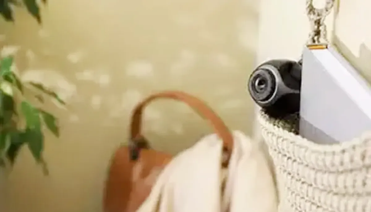 6 ways to tell if there is a hidden camera in a hotel room