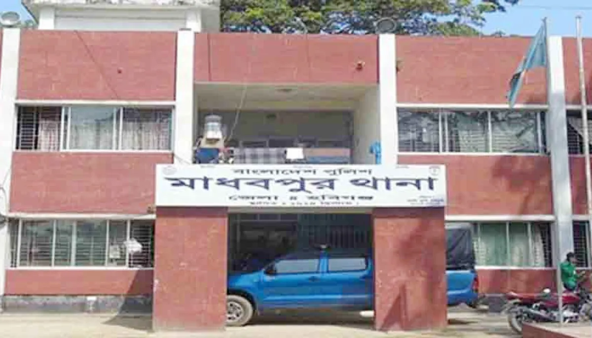 60 including oc injured in clash between two parties in madhabpur
