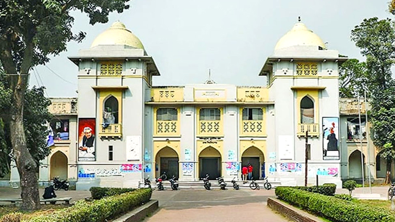 ঢাবির সলিমুল্লাহ হলে ব্যবসায়ীকে আটকে টাকা দাবি, যা জানালো হল কর্তৃপক্ষ | বিশ্ববিদ্যালয় নিউজ 