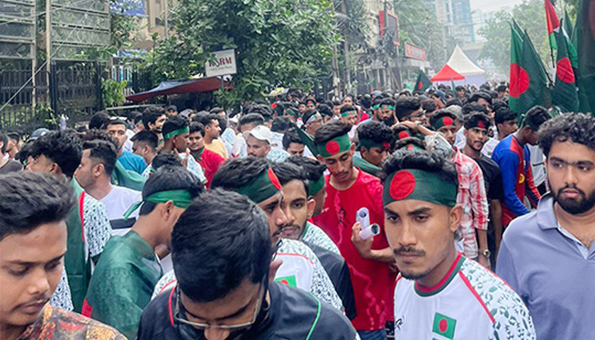 বাংলাদেশ-সিঙ্গাপুর ম্যাচ দেখতে ঢাকা স্টেডিয়ামের বাইরে জনসমুদ্র | খেলাধুলা নিউজ 