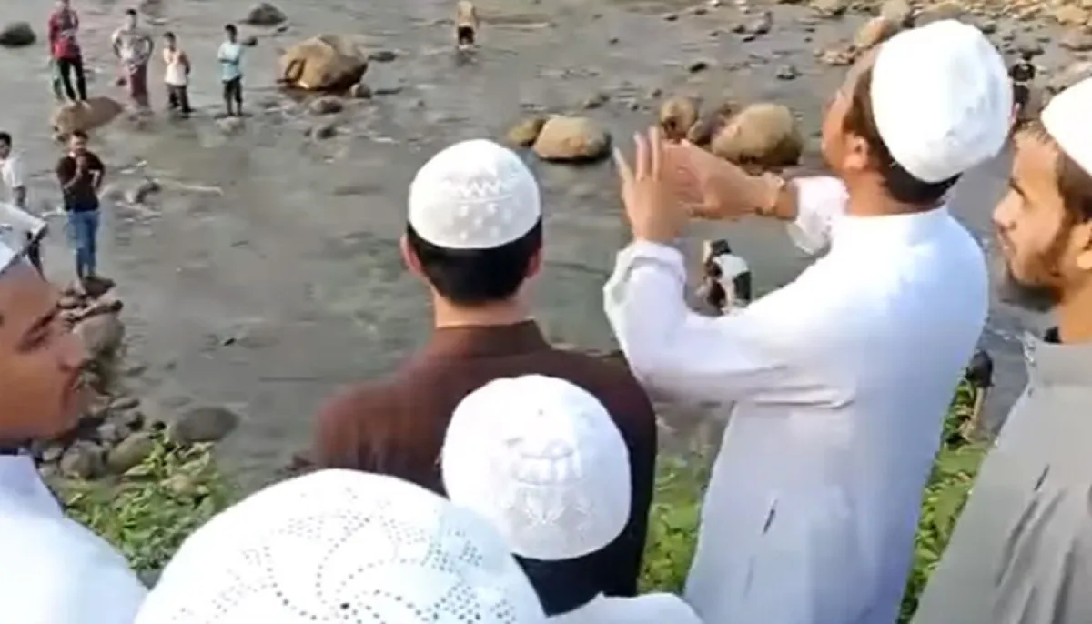 কওমি শিক্ষার্থীদের বিরুদ্ধে পর্যটকদের বের করে দেয়ার অভিযোগ
