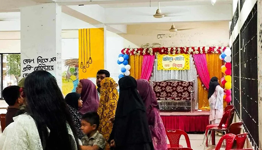 প্রশাসনের অনুমতি ছাড়া ঈদের ছুটিতে টিএসসিতে বিয়ের আয়োজন, সমালোচনা | বিশ্ববিদ্যালয় নিউজ 