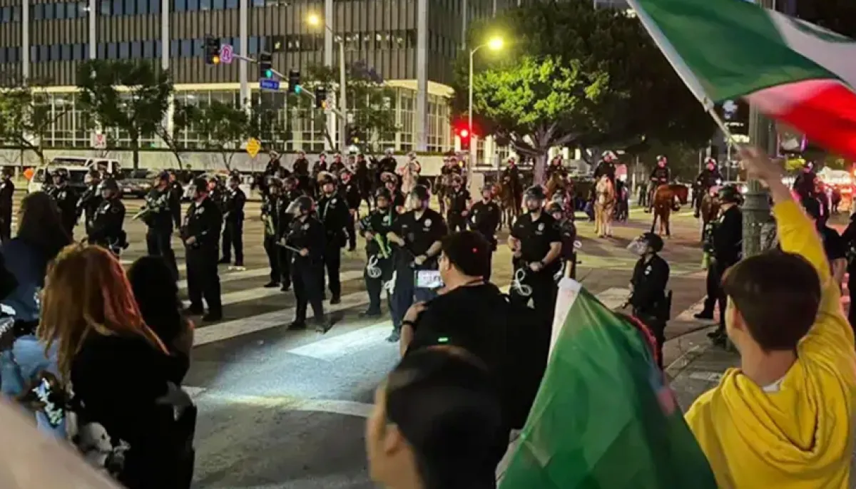 Protests in the united states breaking curfew