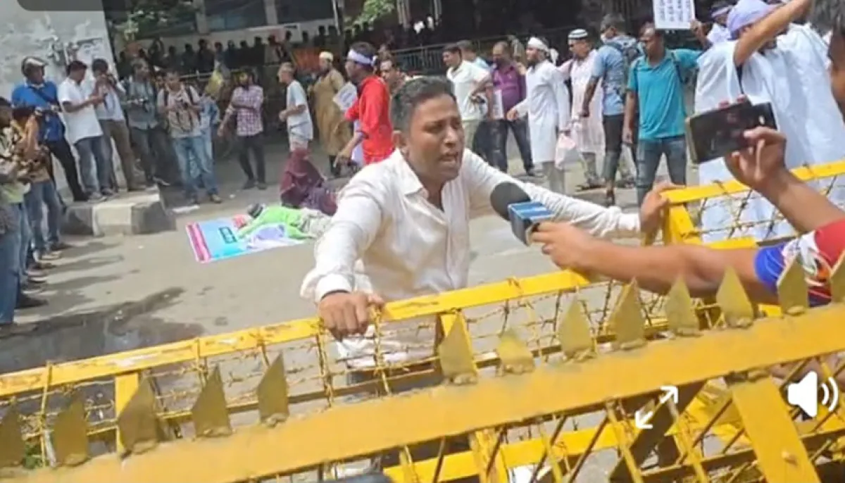 Police chase and counter chase of teacher aspirants of ntrca appointments