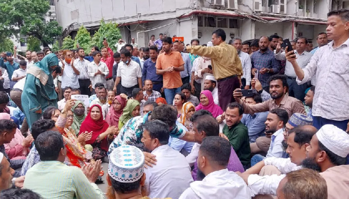 Secretariat employees adamant in protest