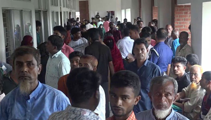 প্রভাষকের জামিনকে কেন্দ্র করে আইনজীবী-কর্মচারীদের হাতাহাতি, আদালত বর্জন | এমপিও নিউজ 