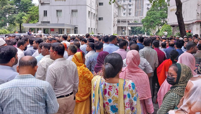 দাবি আদায়ে সরকারি কর্মচারীরা একসঙ্গে আন্দোলনে | বিবিধ নিউজ 