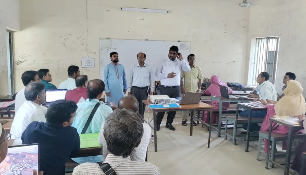 1050 more teachers from naogaon receive in house training