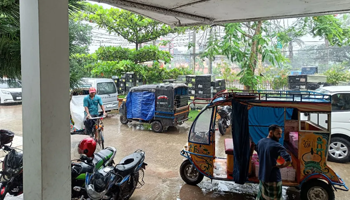 Intermittent rains people of barisal suffer