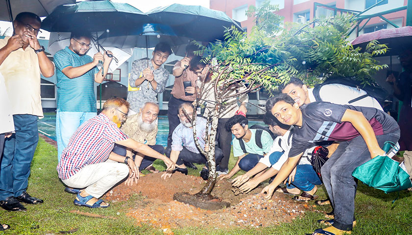 সিভাসুতে মাসব্যাপী বৃক্ষরোপণ কর্মসূচি | বিশ্ববিদ্যালয় নিউজ 