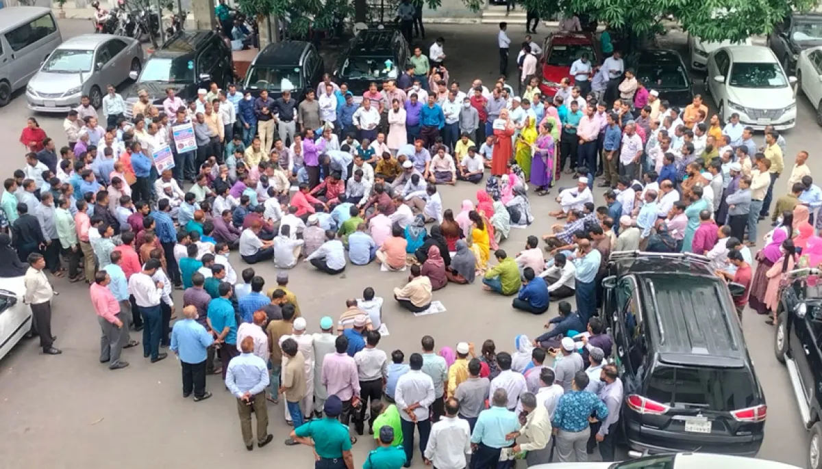 Tensions at secretariat as employees continue protests