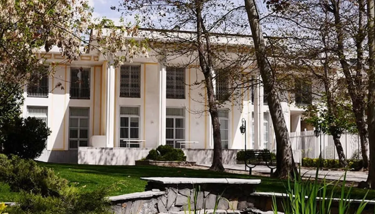 6 countries close embassies in iran