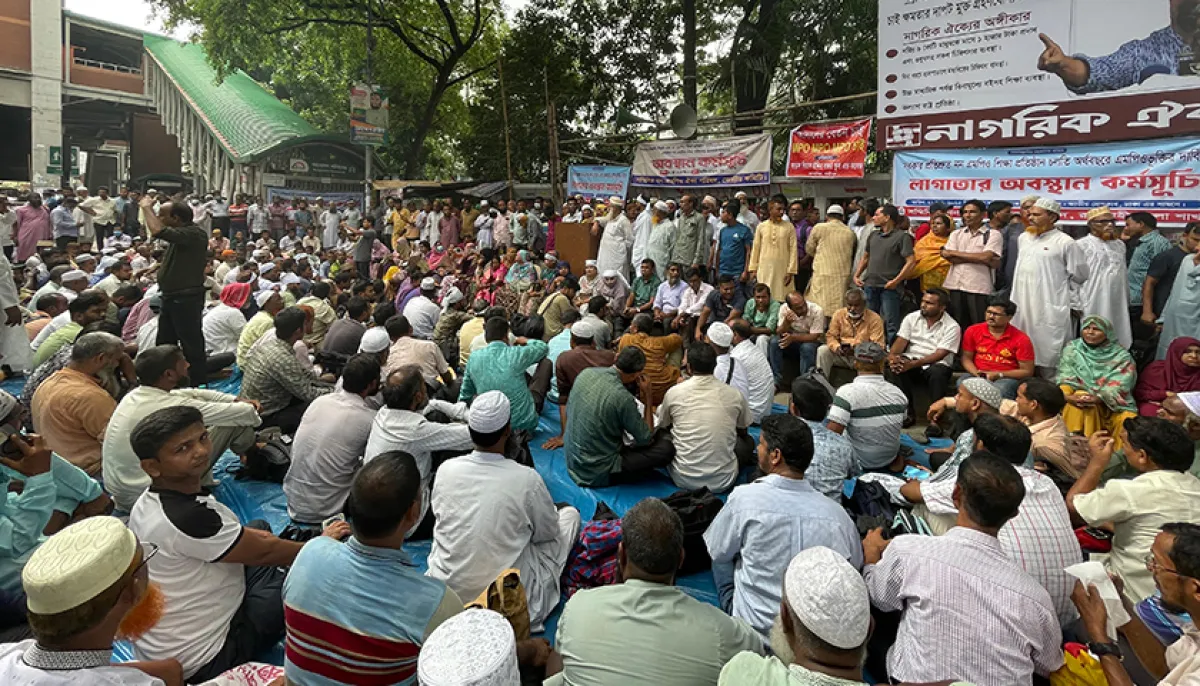Non mpo teachers wearing shrouds begin continuous sit in