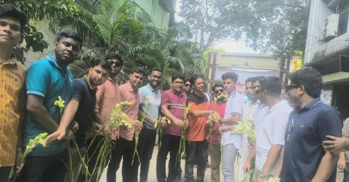 Jo chhatra dal welcomes new students with flowers