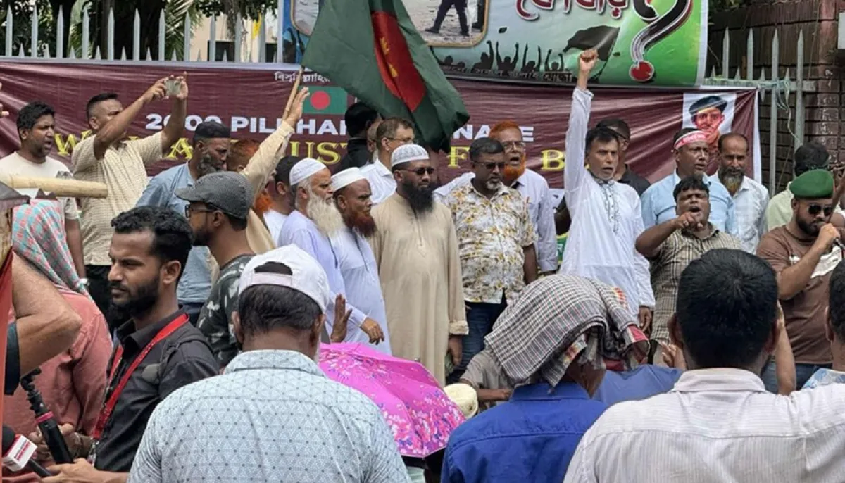 Fired bdr members in front of the museum threat of encircling the yamuna