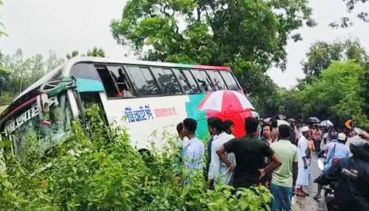 Both parents died after being hit by a bus while taking their daughter to school