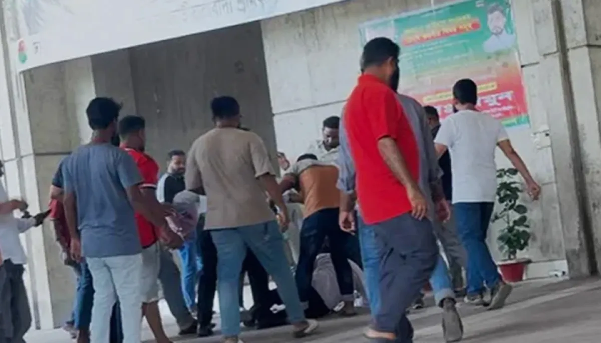 Two groups of ishraq supporters clash at nagar bhavan
