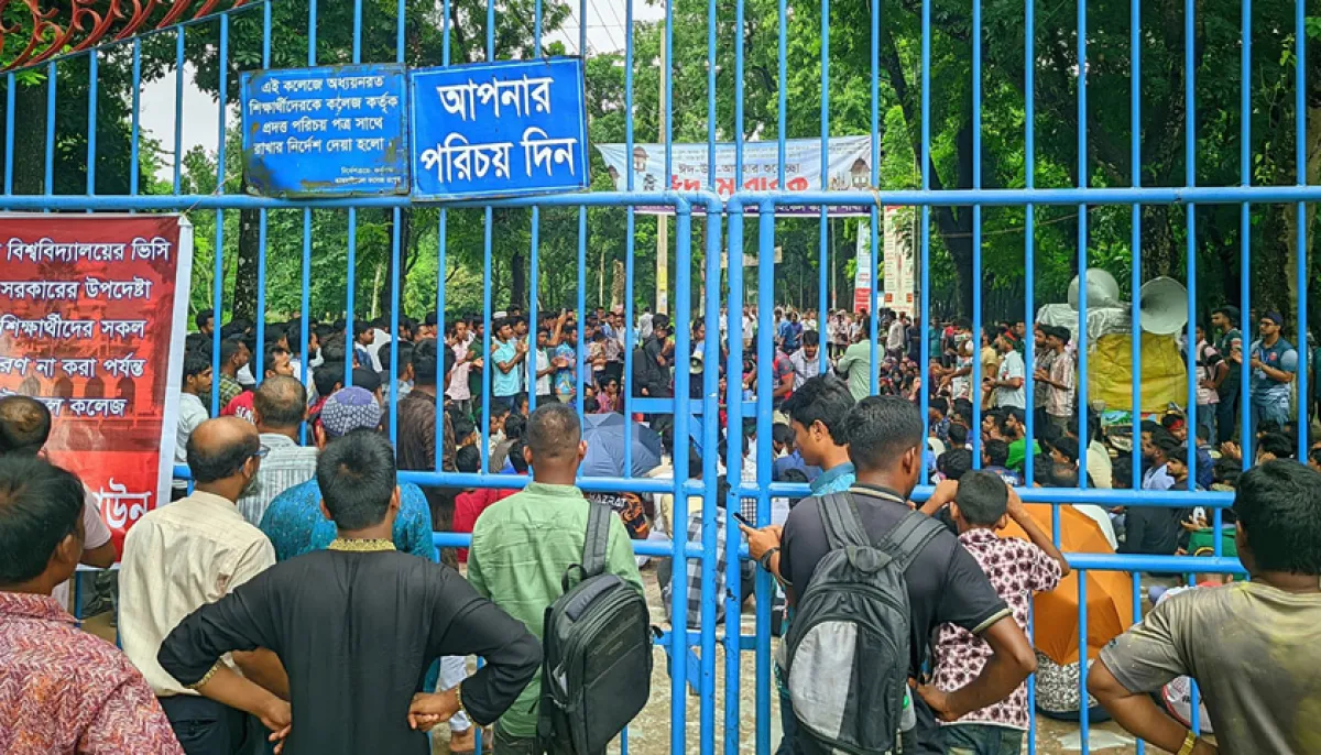 Carmichael college students continue complete shutdown