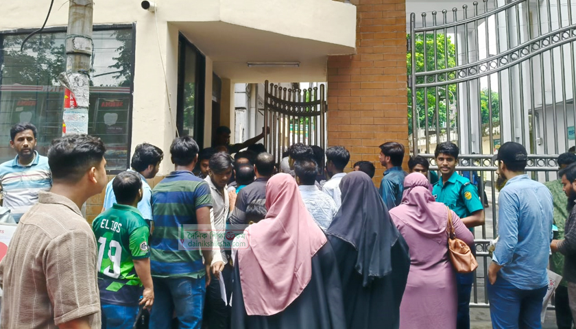 এইচএসসি পরীক্ষায় অংশ নিতে চাওয়া শিক্ষার্থীদের ভিড় বোর্ড অফিসে | এইচএসসি/আলিম নিউজ 