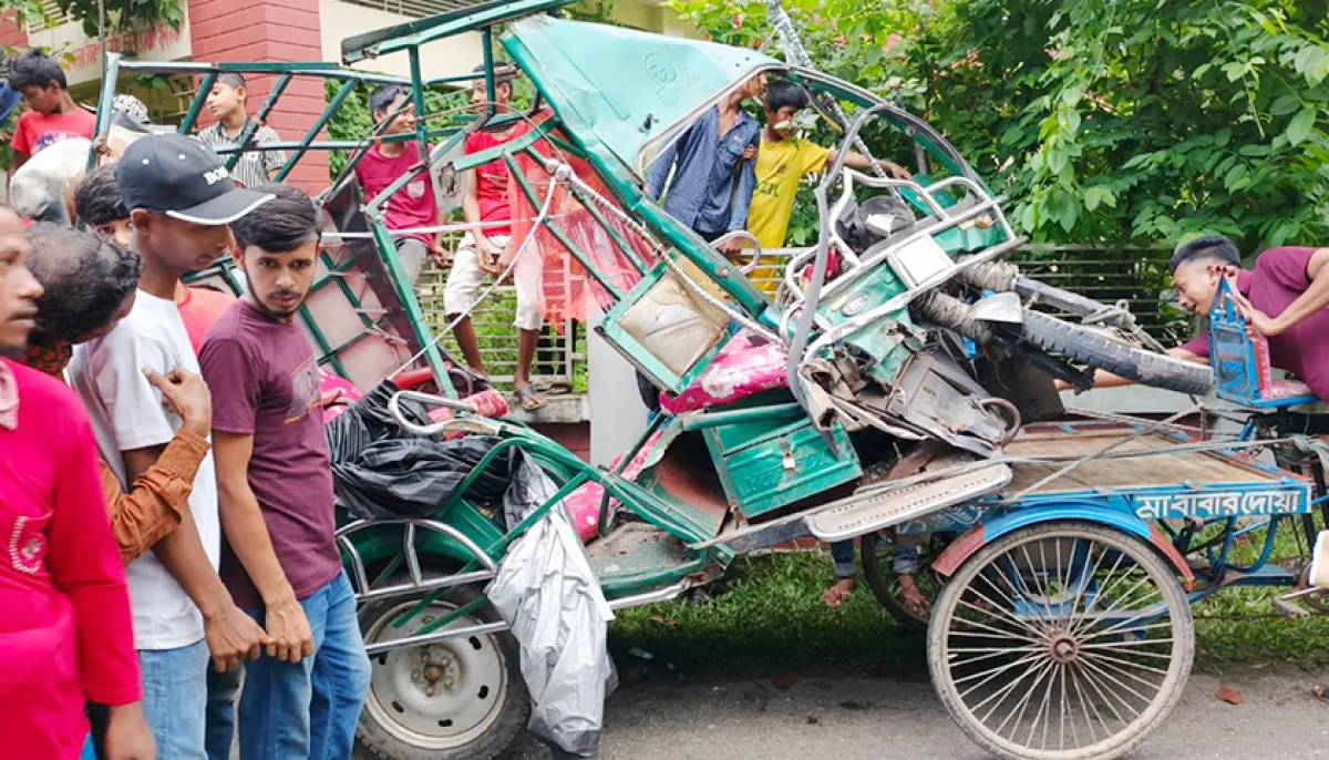 বৌভাত থেকে ফিরছিল মেয়ে পক্ষ, বাস উল্টে নিহত ১
