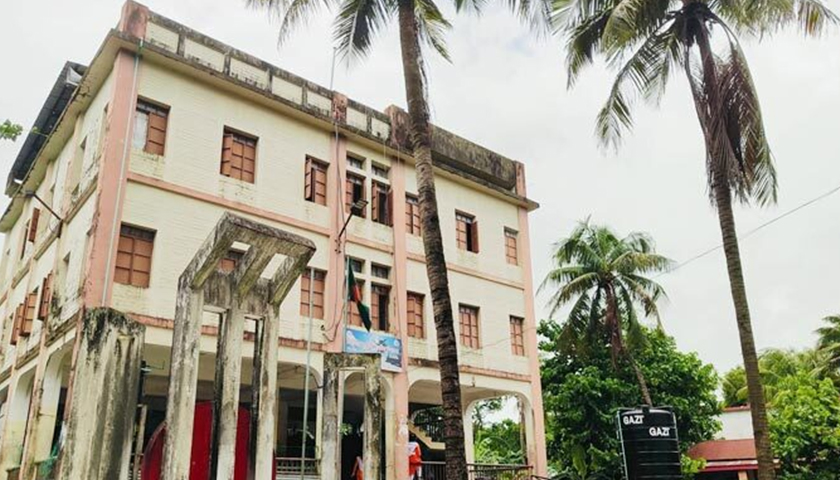 উত্তাল সাগর পেরিয়ে যেতে পারছেন না শিক্ষক, সেন্টমার্টিনে পাঠদান বন্ধ | স্কুল নিউজ 