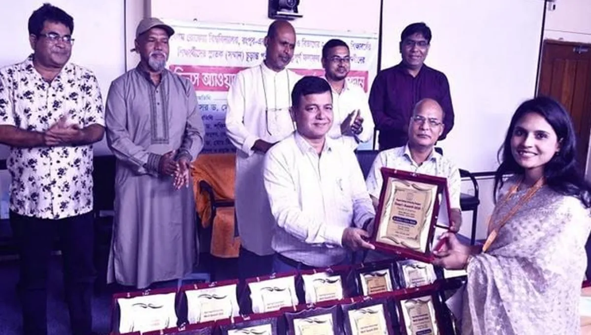 Brur presents deans award and merit award first time