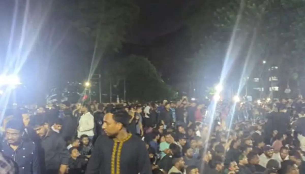 Chhatra dal leaders and activists throng shaheed minar
