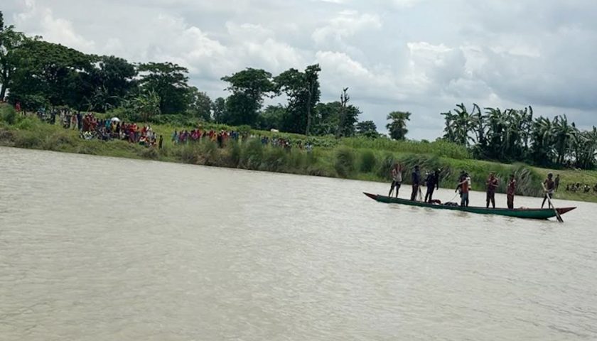 মাদরাসায় যাওয়ার সময় ব্রহ্মপুত্র নদে নৌকা ডুবে ছাত্রীর মৃত্যু, নিখোঁজ ২ | বিবিধ নিউজ 