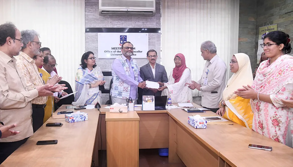 Financial assistance to over 500 du students