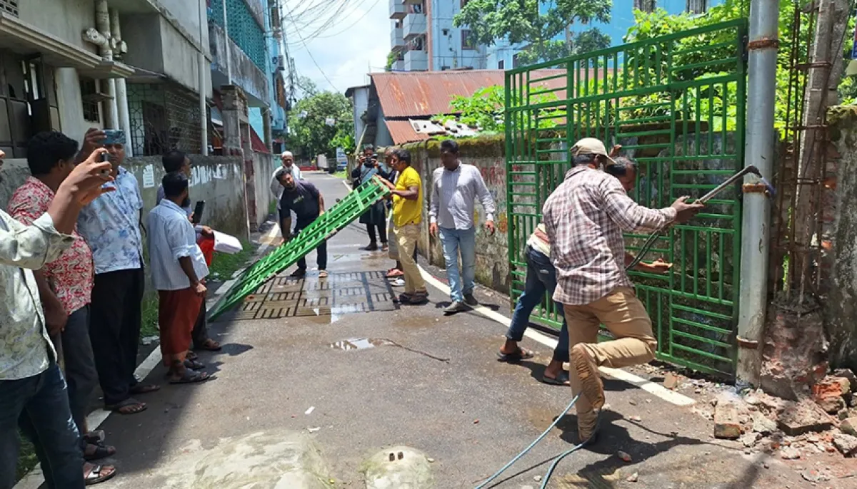 Jahangir kabir nanaks house gate demolished