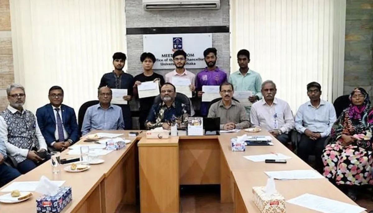 5 du students awarded suruchi bala pal trust fund scholarship