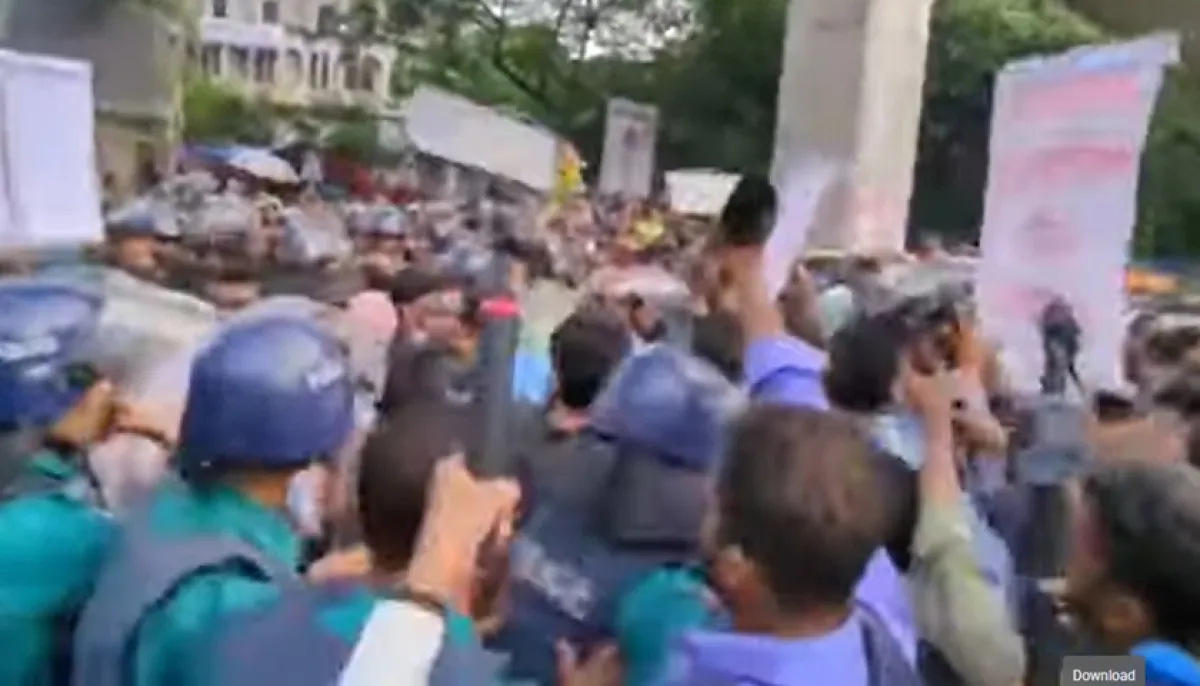 Police job seeker clash in shahbagh