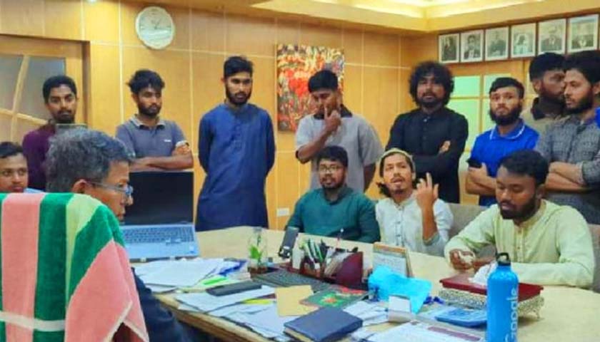 ‘আপনাকে আমরা বসিয়েছি, আপনি আমাদের কথা শুনতে বাধ্য’, ভিসিকে বললেন শিক্ষার্থীরা | বিশ্ববিদ্যালয় নিউজ 
