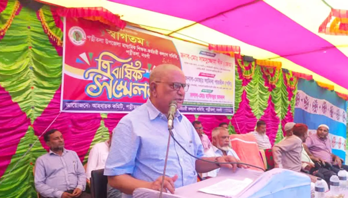 Teachers are not only craftsmen who build people but also craftsmen who protect democracy